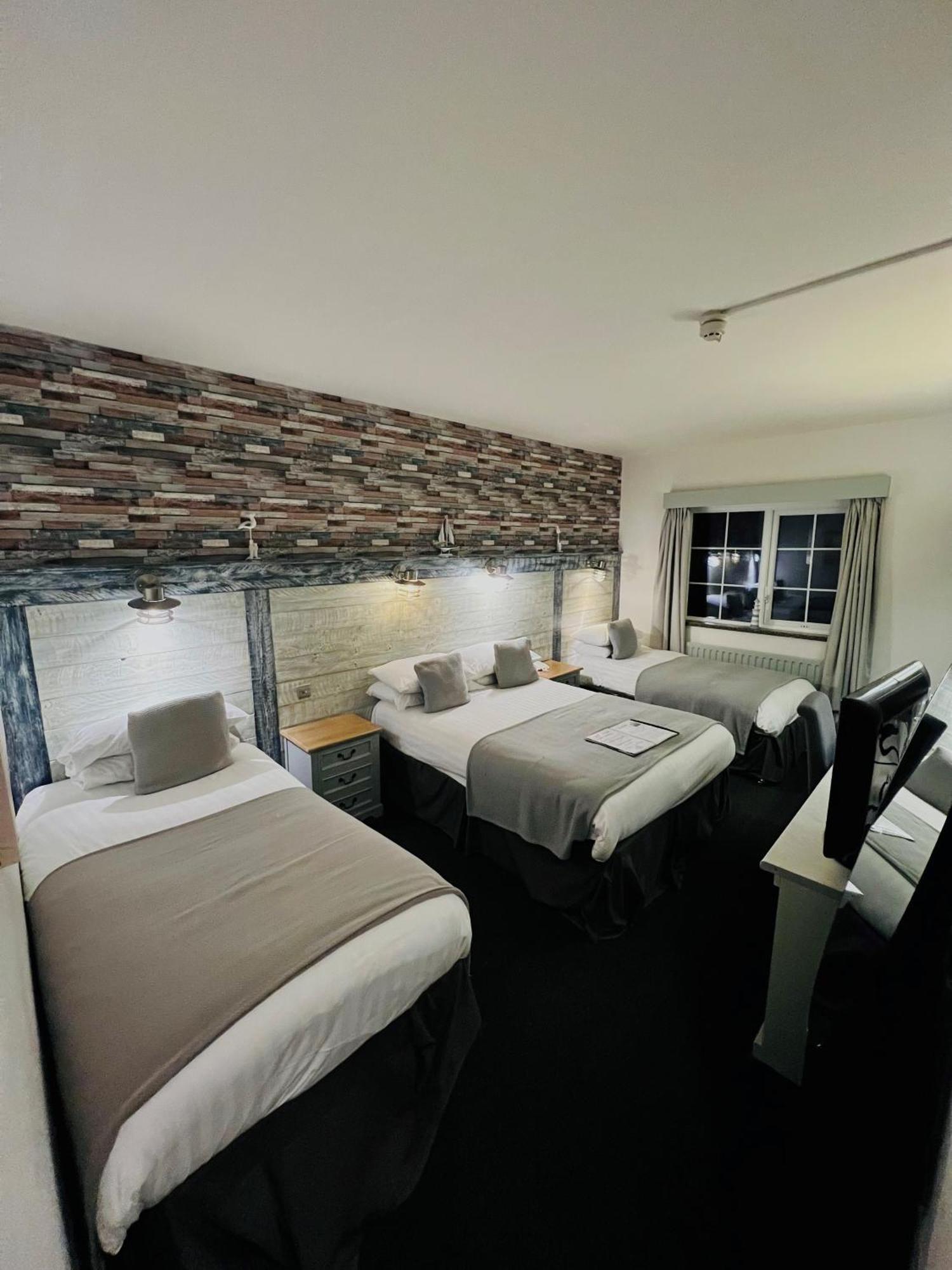 Hotel On The Prom At The Fernlea 3*