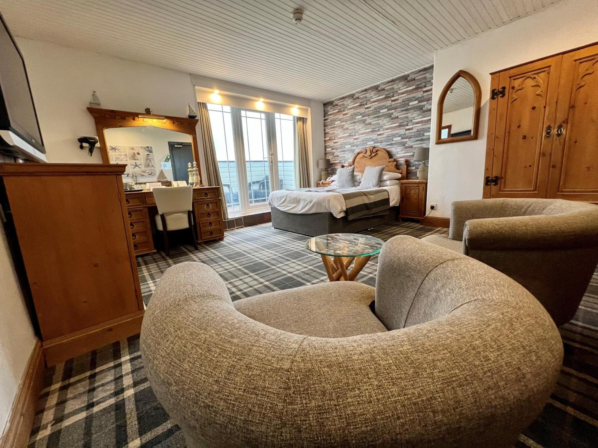 On The Prom At The Fernlea 3* Lytham St Annes