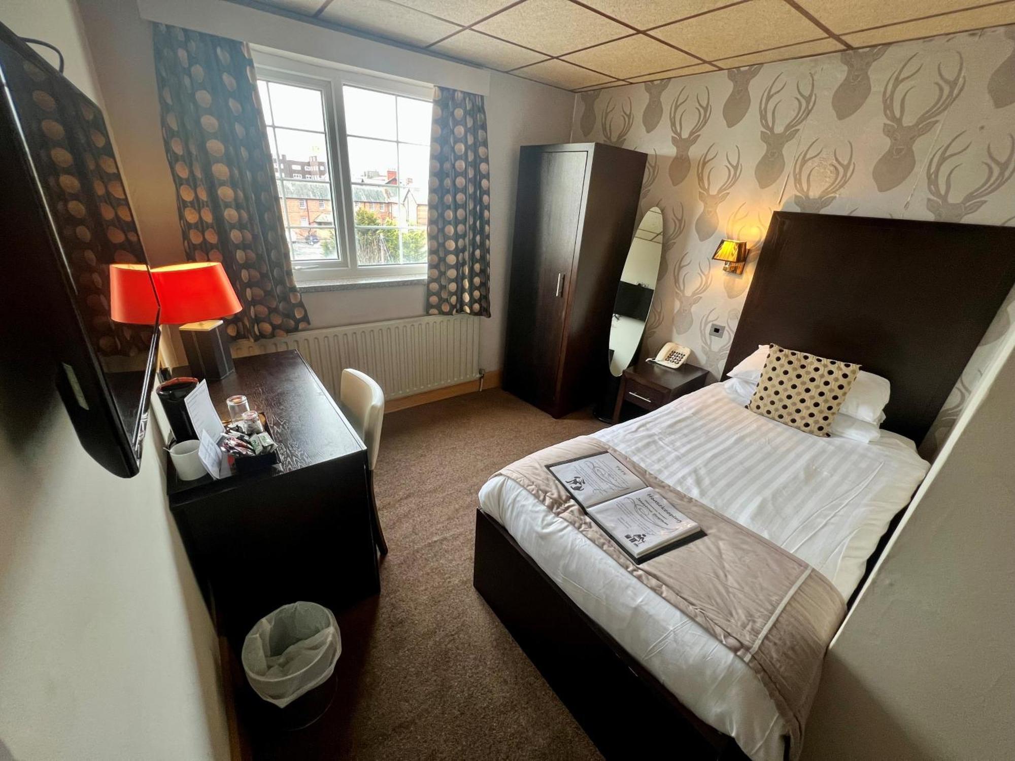 Hotel On The Prom At The Fernlea 3*
