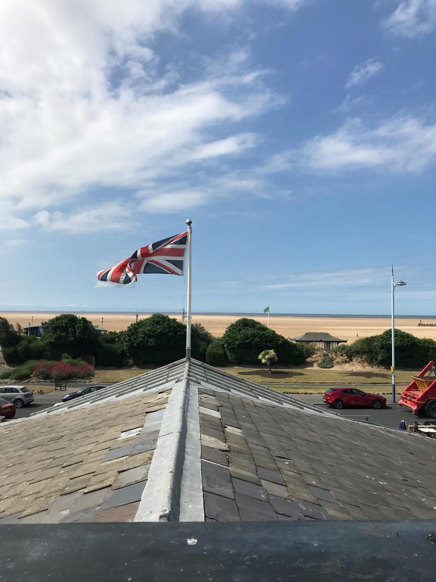 On The Prom At The Fernlea Hotel 3*