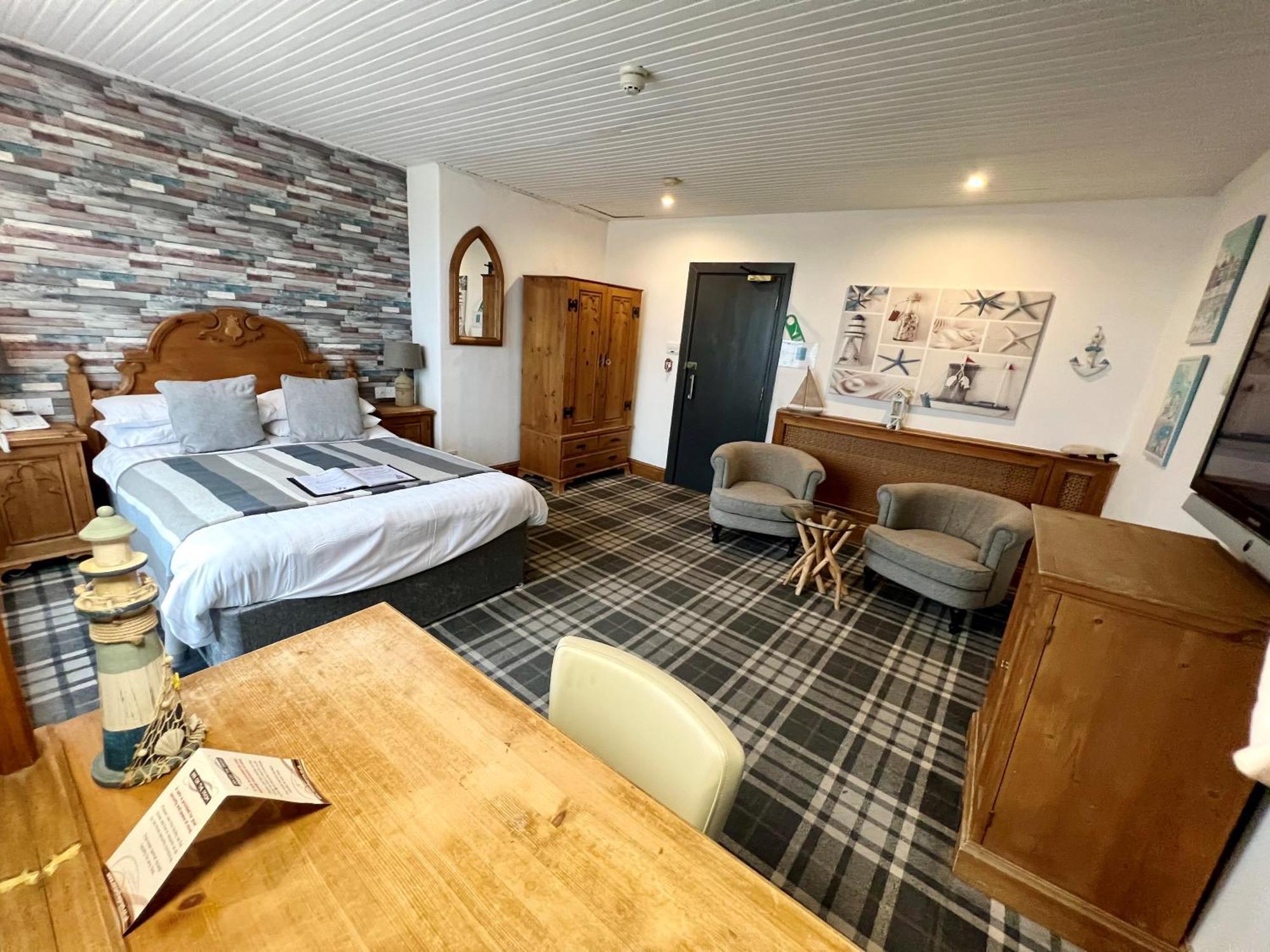 Hotel On The Prom At The Fernlea 3*