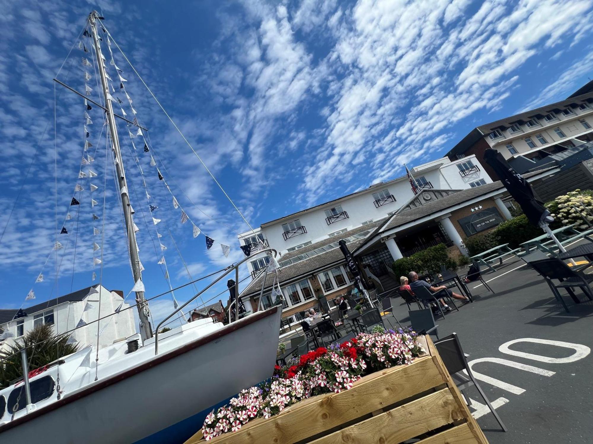 On The Prom At The Fernlea 3* Lytham St Annes