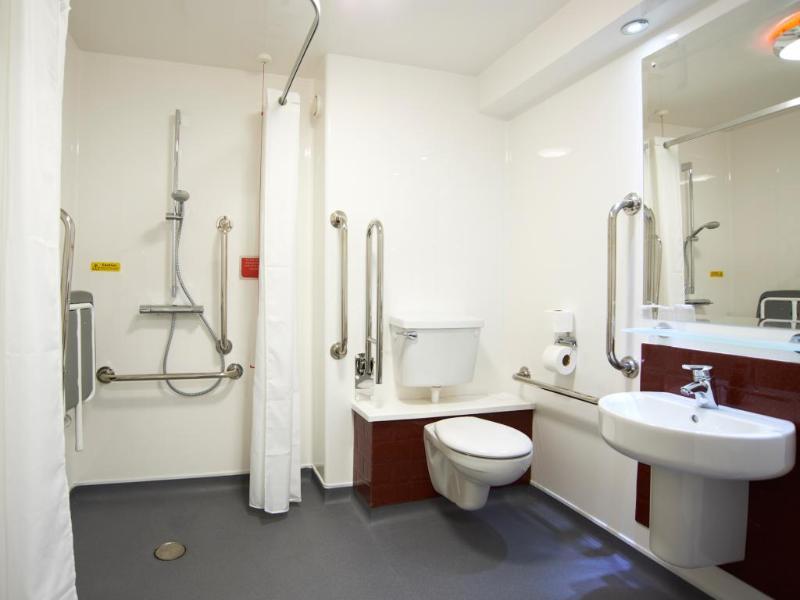 Travelodge Hotel 3*