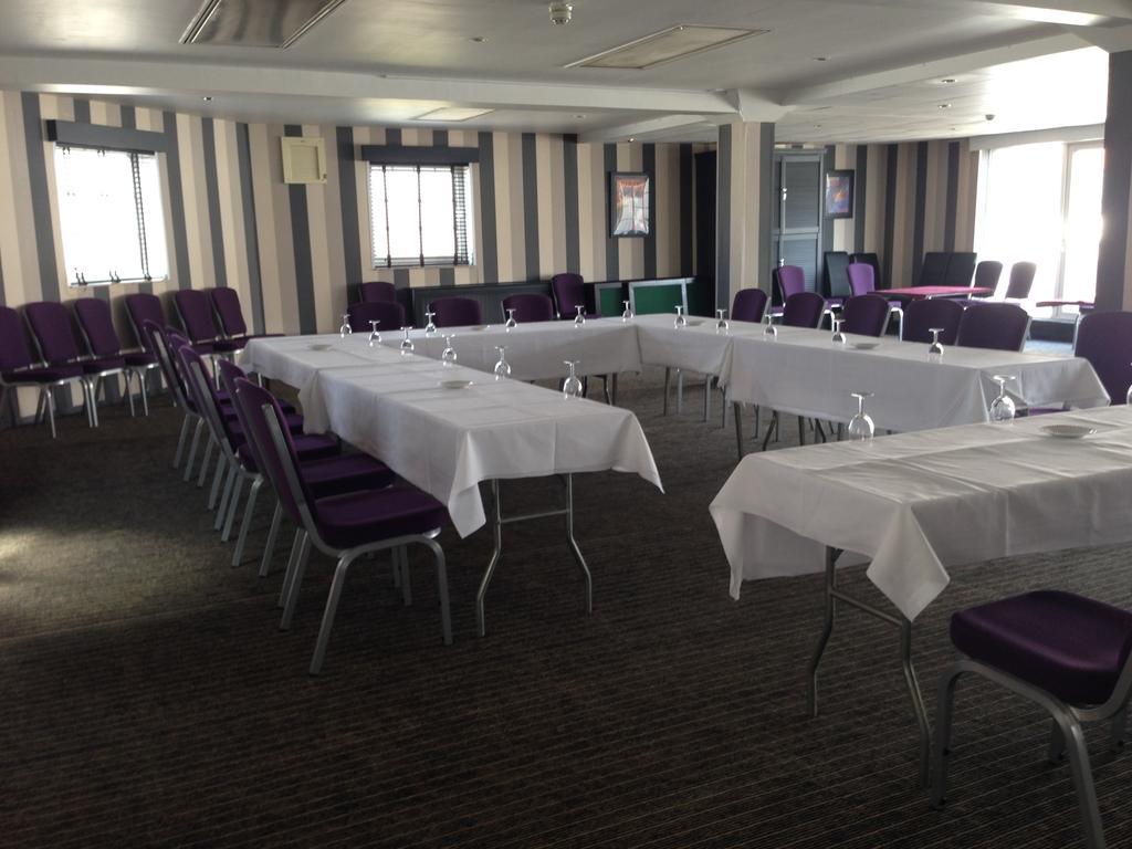 On The Prom At The Fernlea 3*