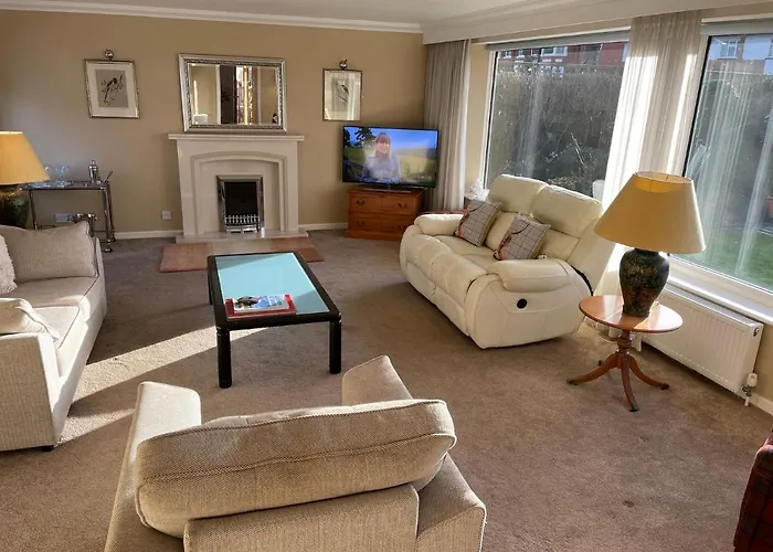 \'Sounion\' - Fabulous, Spacious Modern House With Large Private Garden In Leafy Lytham