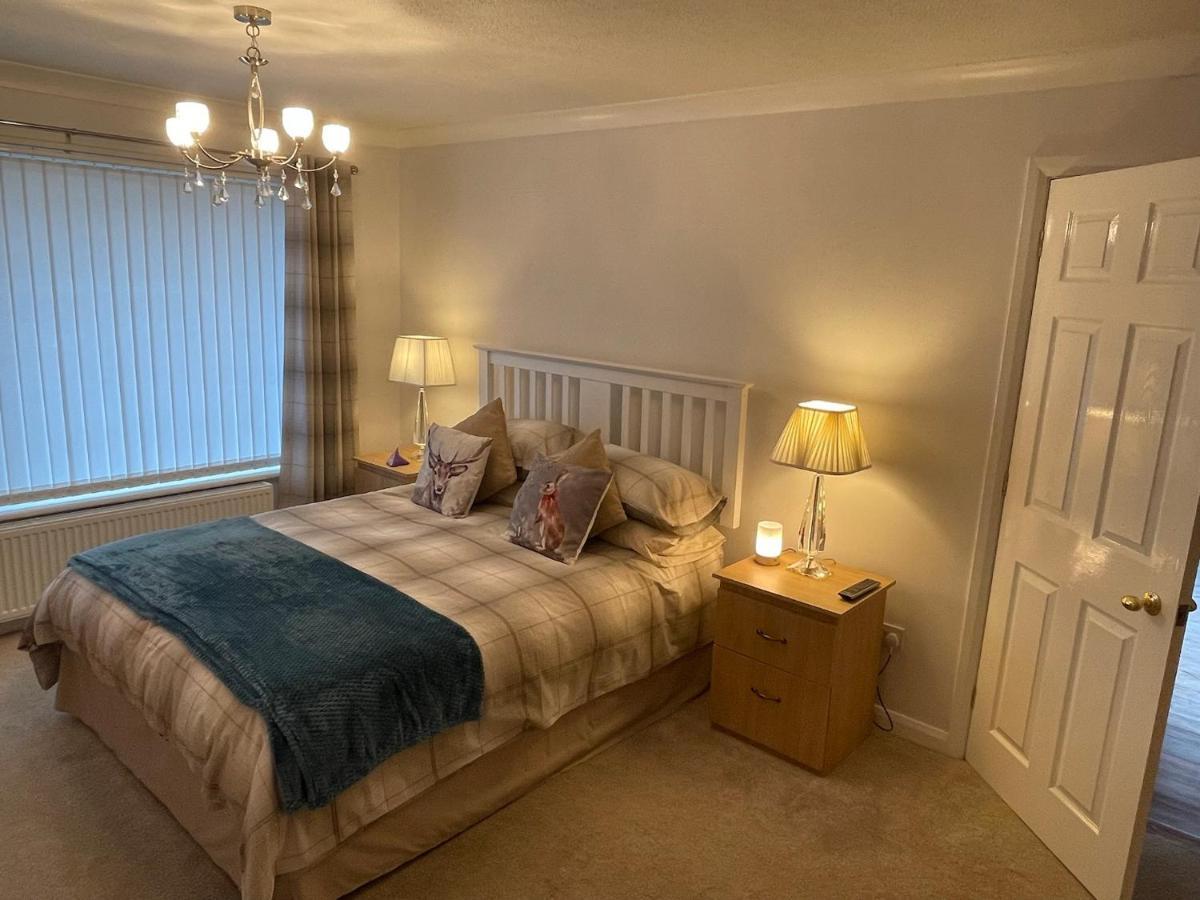 'sounion' - Fabulous, Spacious Modern House With Large Private Garden In Leafy Lytham Holiday home *