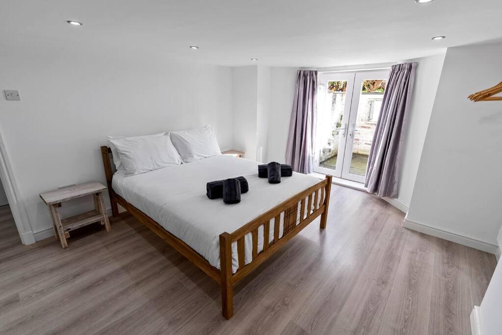 Apartment Newly Refurbed, With Free Parking And Hot Tub *