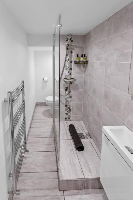 Apartment Newly Refurbed, With Free Parking And Hot Tub *