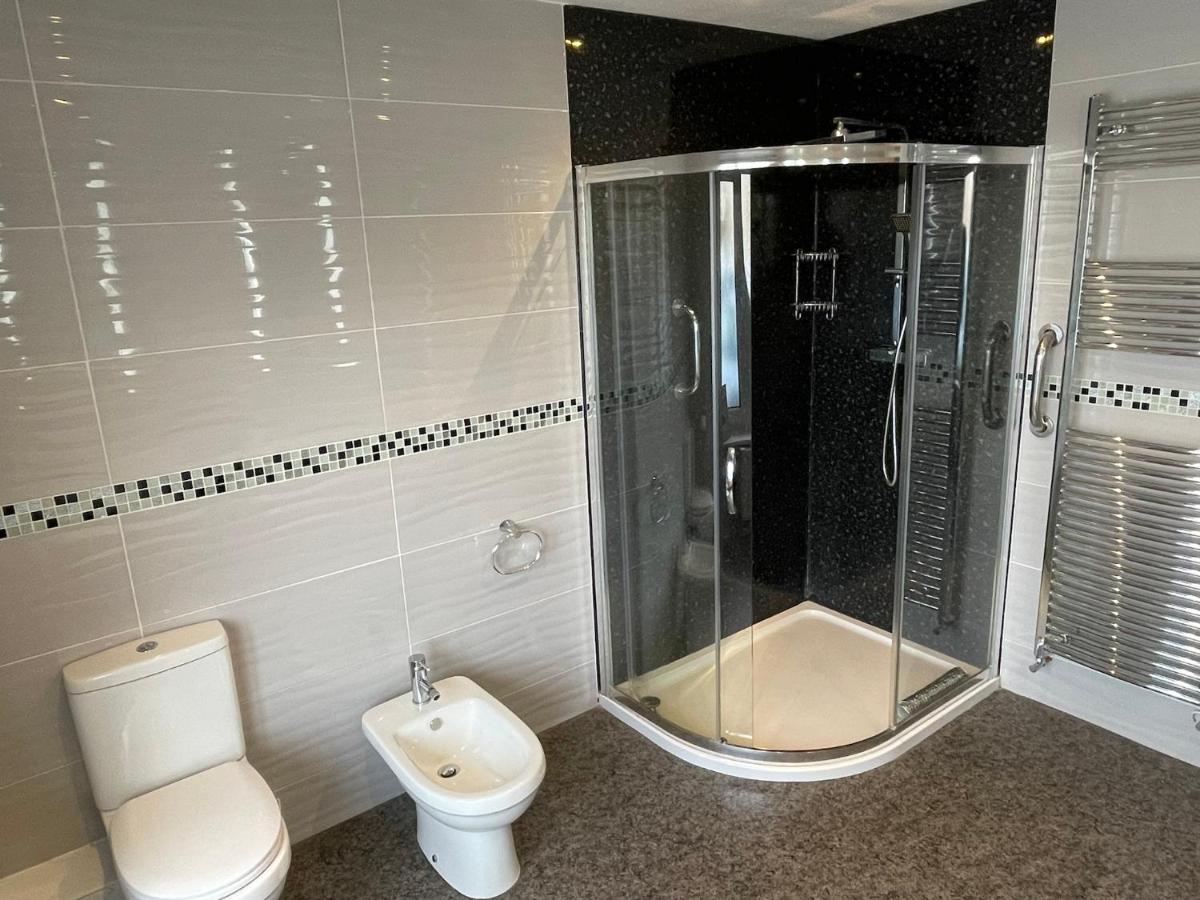 'sounion' - Fabulous, Spacious Modern House With Large Private Garden In Leafy Lytham Holiday home *