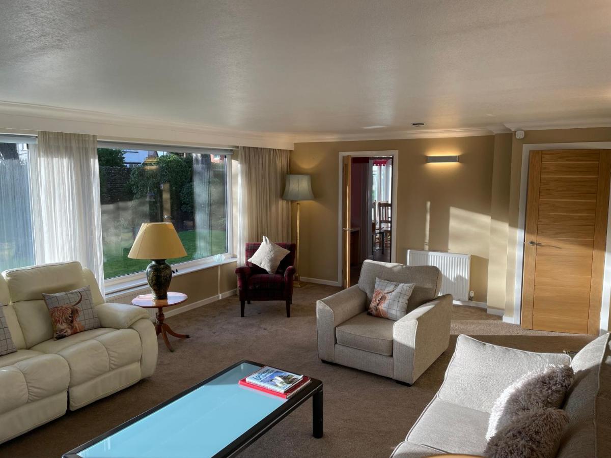 Holiday home 'sounion' - Fabulous, Spacious Modern House With Large Private Garden In Leafy Lytham *