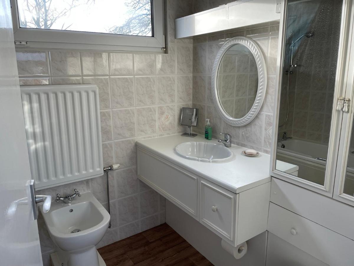 'sounion' - Fabulous, Spacious Modern House With Large Private Garden In Leafy Lytham Lytham St Annes
