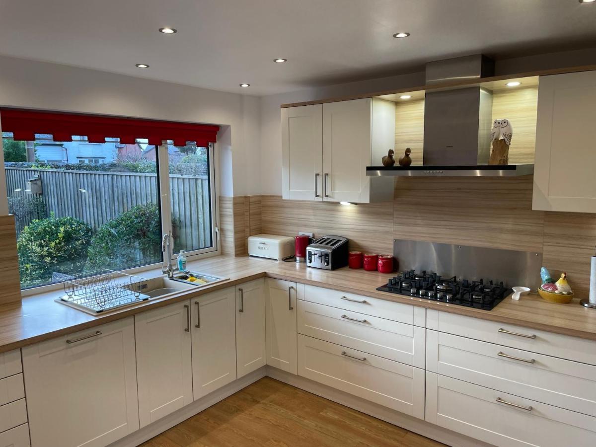 'sounion' - Fabulous, Spacious Modern House With Large Private Garden In Leafy Lytham Lytham St Annes