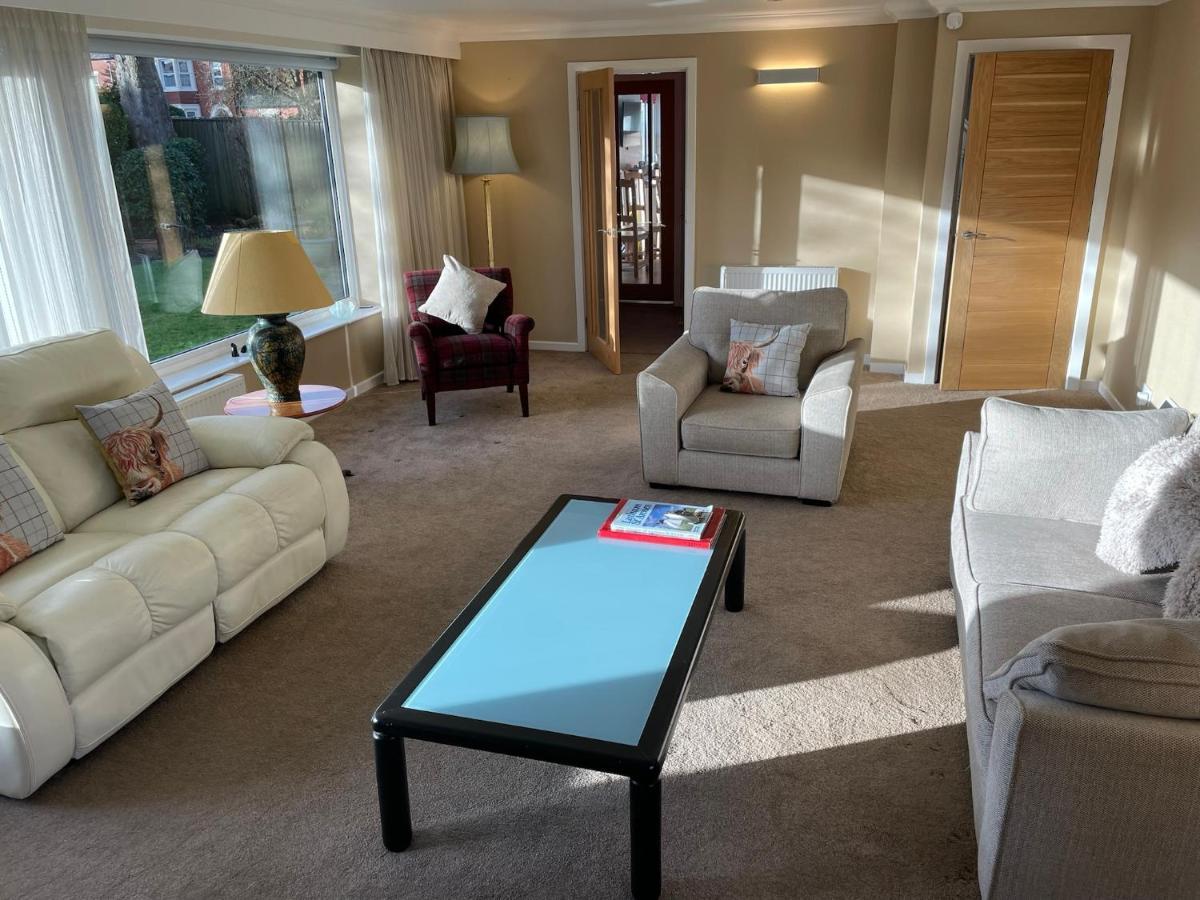 Holiday home 'sounion' - Fabulous, Spacious Modern House With Large Private Garden In Leafy Lytham Lytham St Annes