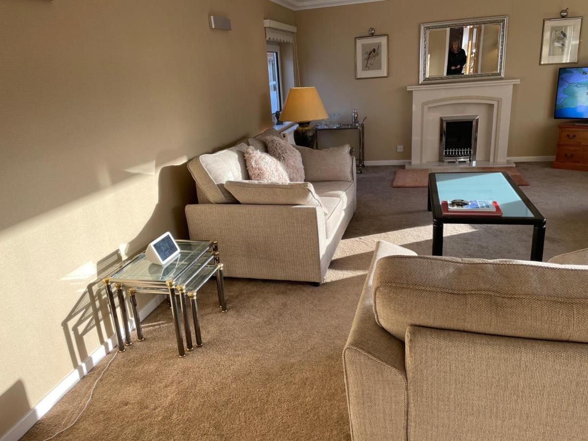 'sounion' - Fabulous, Spacious Modern House With Large Private Garden In Leafy Lytham Holiday home *