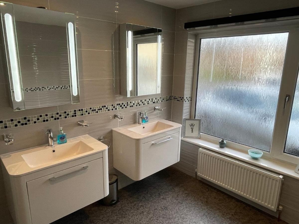 'sounion' - Fabulous, Spacious Modern House With Large Private Garden In Leafy Lytham Lytham St Annes