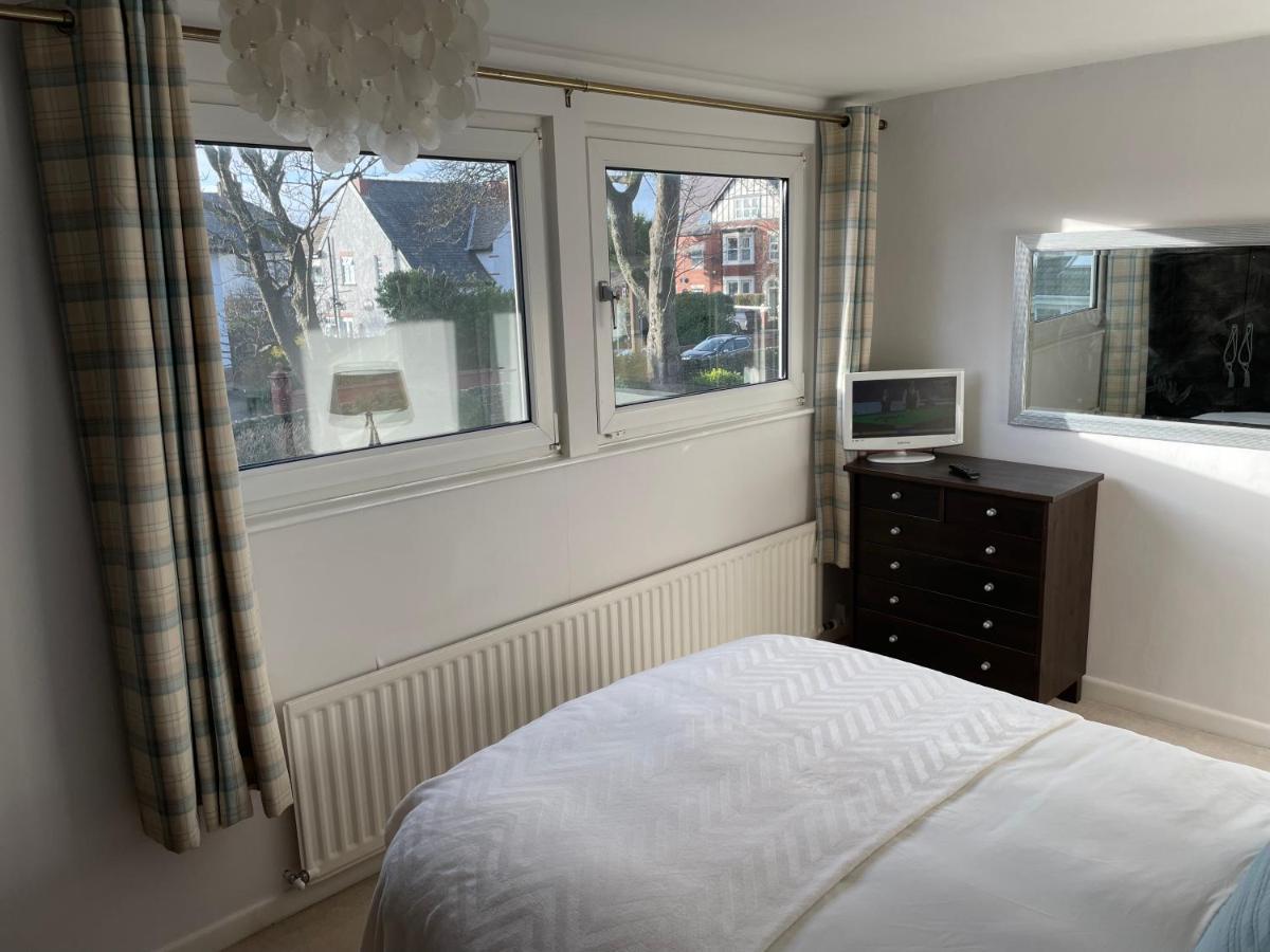 'sounion' - Fabulous, Spacious Modern House With Large Private Garden In Leafy Lytham Lytham St Annes
