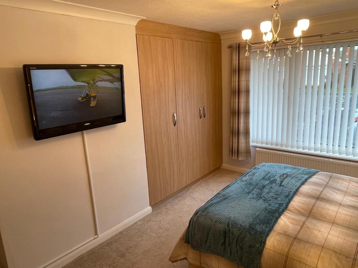 'sounion' - Fabulous, Spacious Modern House With Large Private Garden In Leafy Lytham *