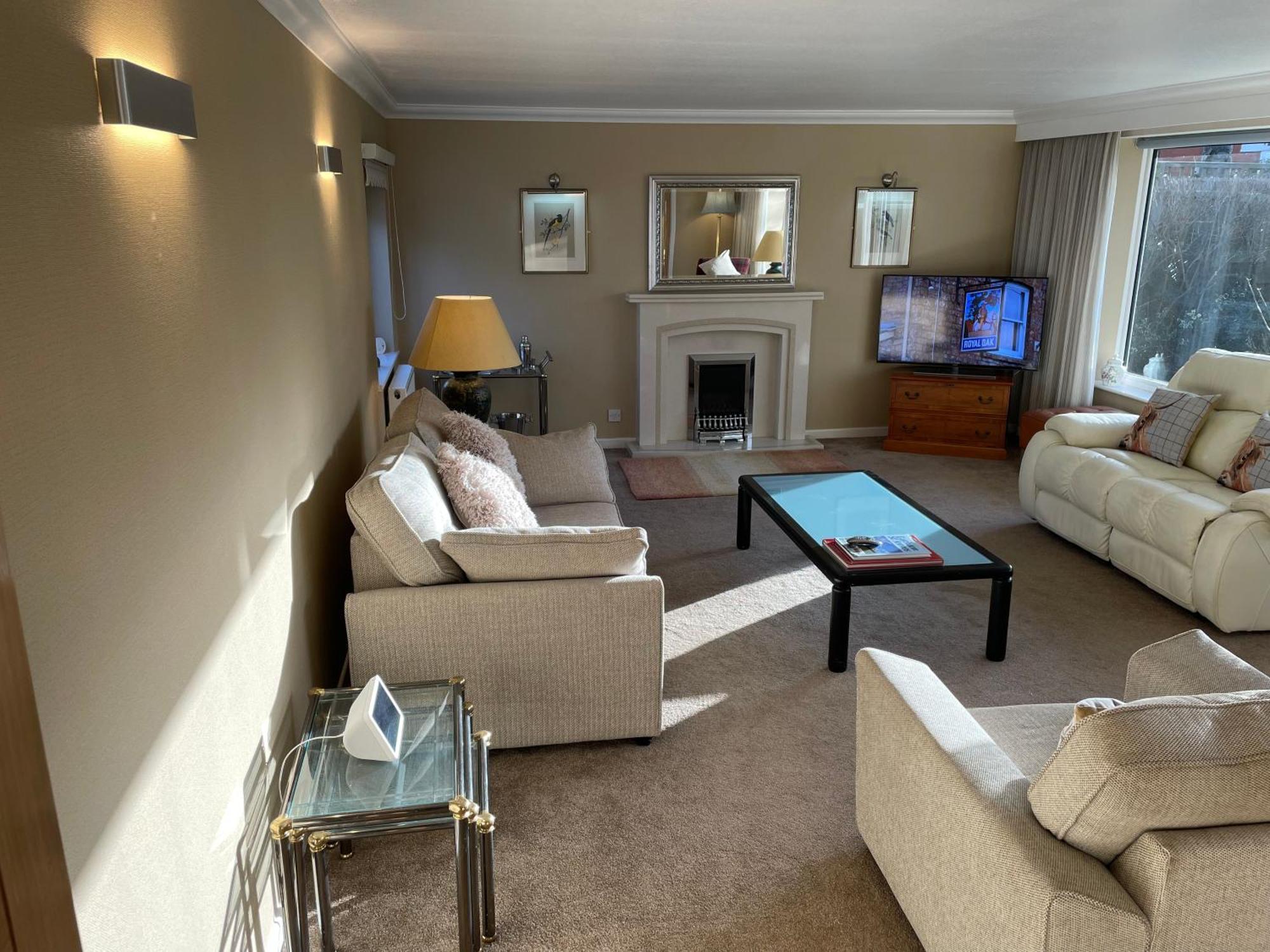 'sounion' - Fabulous, Spacious Modern House With Large Private Garden In Leafy Lytham * Lytham St Annes