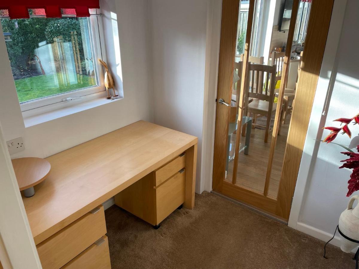 'sounion' - Fabulous, Spacious Modern House With Large Private Garden In Leafy Lytham Holiday home