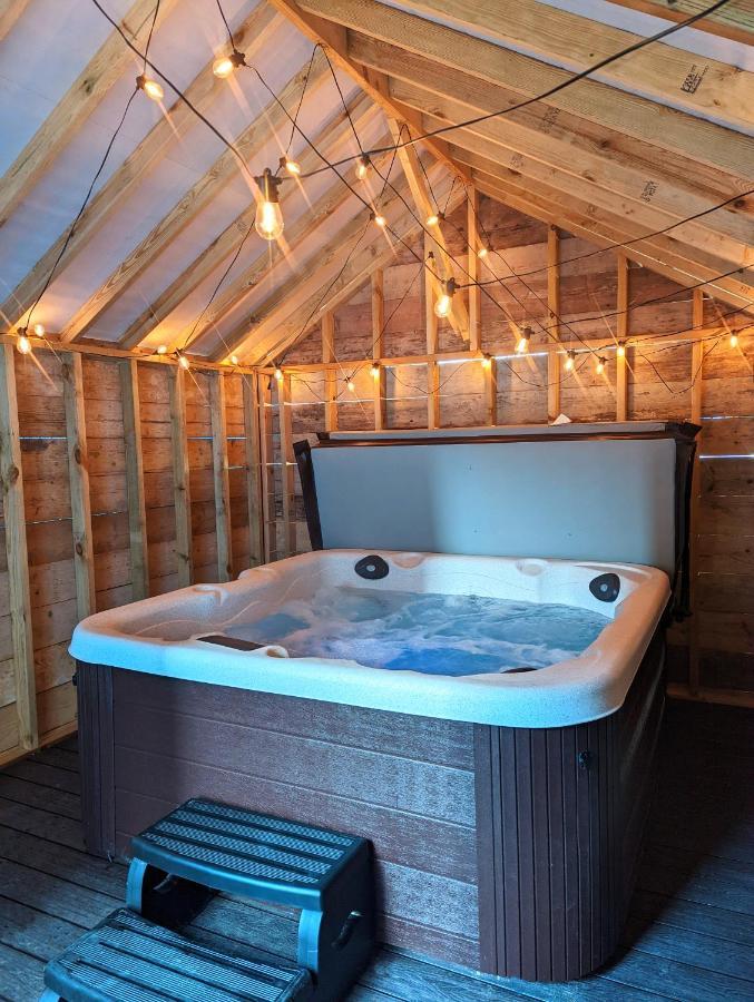 Newly Refurbed, With Free Parking And Hot Tub Lytham St Annes