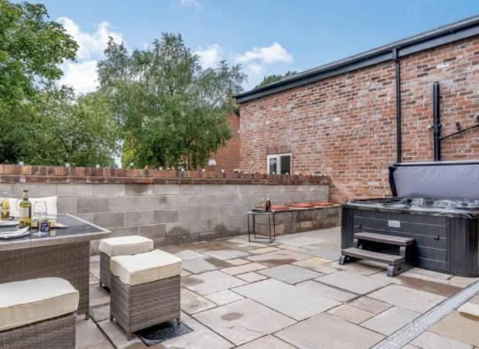 The At Ivy Farm By Charles Alexander Short Holiday home Lytham St Annes