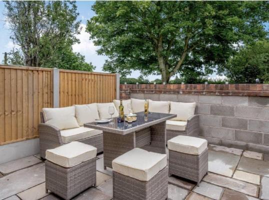 The At Ivy Farm By Charles Alexander Short Holiday home Lytham St Annes