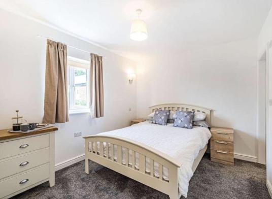 The At Ivy Farm By Charles Alexander Short Holiday home *