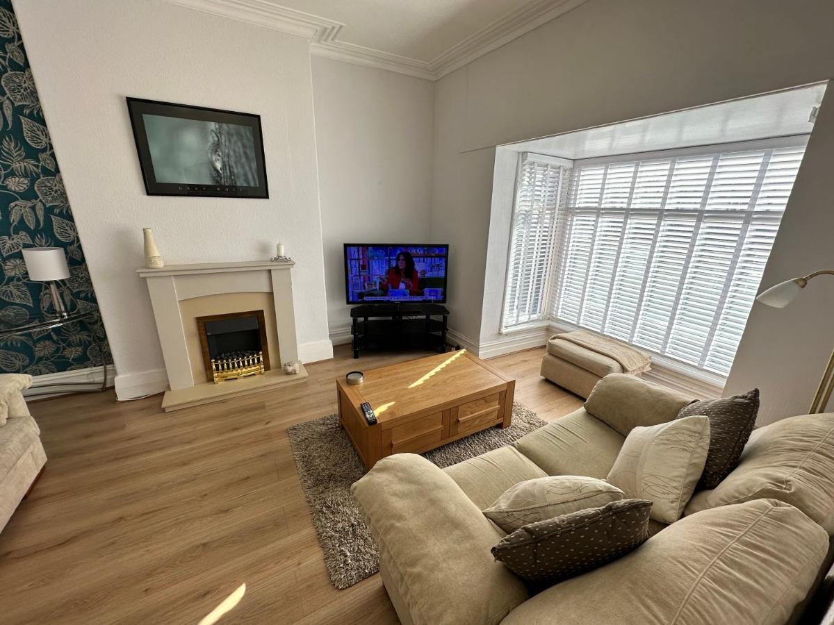 Apartment Spacious One Bedroom In Location *