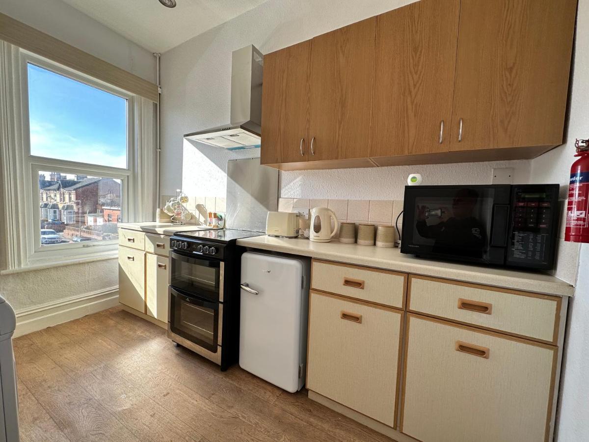 Apartment Spacious One Bedroom In Location *