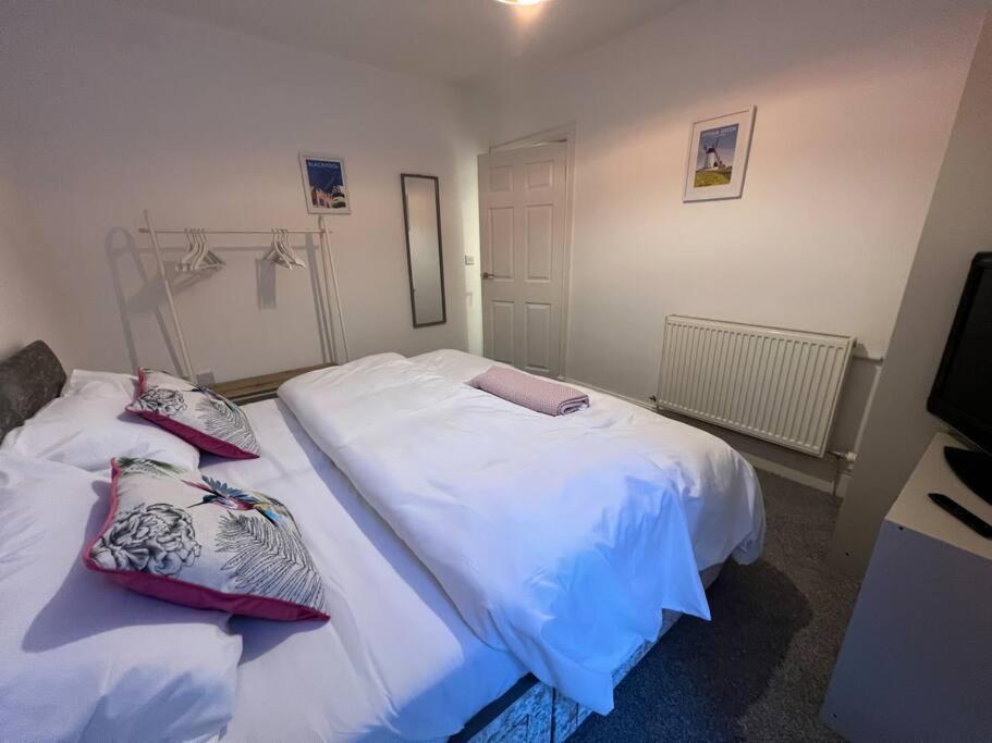 New Flat In - Sleeps 4 * Lytham St Annes
