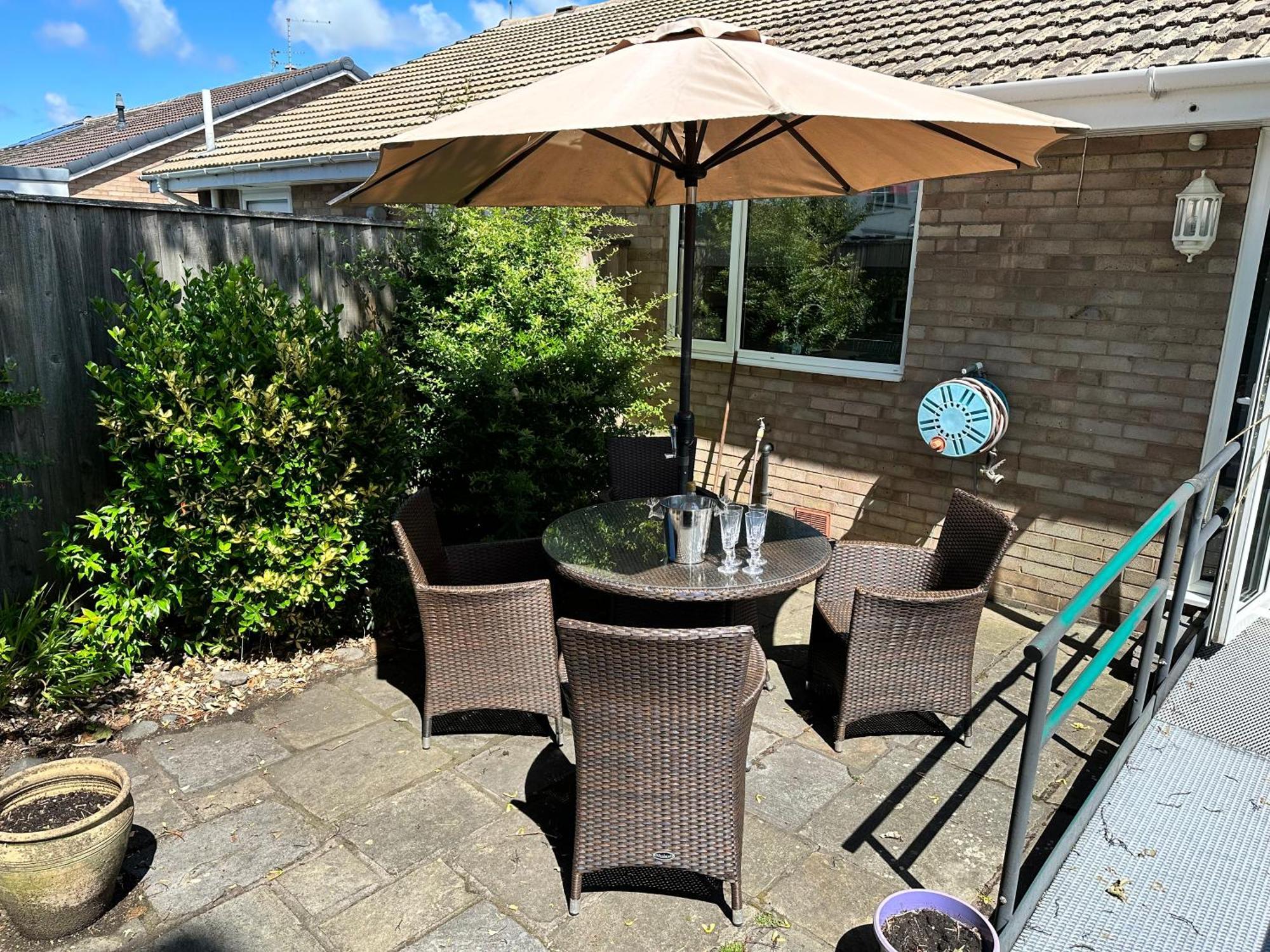 'sounion' - Fabulous, Spacious Modern House With Large Private Garden In Leafy Lytham Lytham St Annes