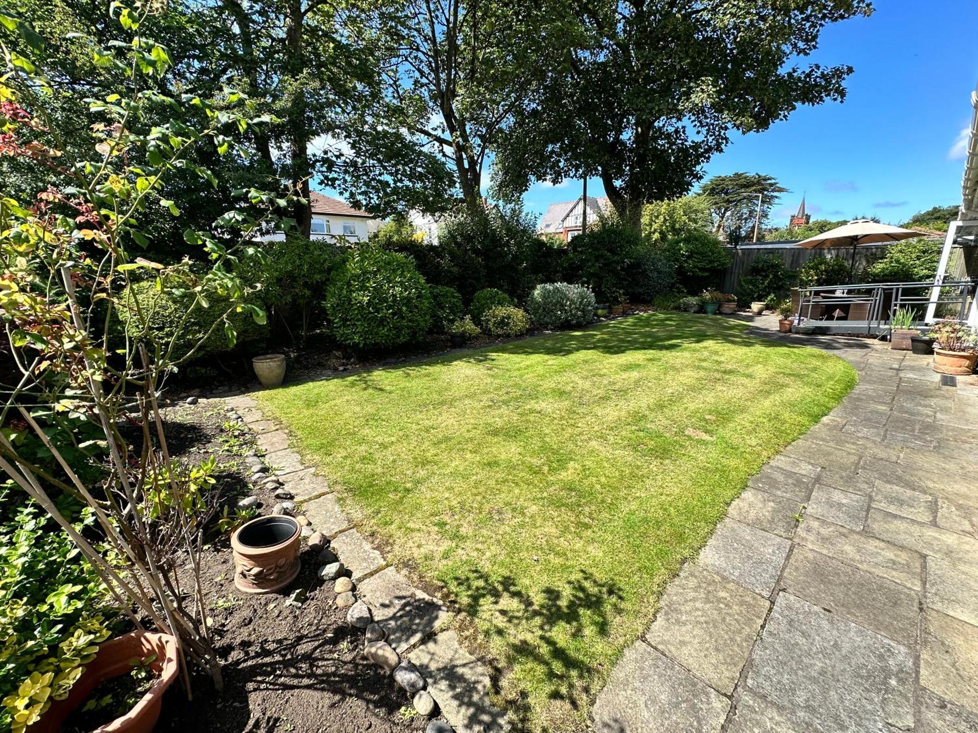 Holiday home 'sounion' - Fabulous, Spacious Modern House With Large Private Garden In Leafy Lytham *