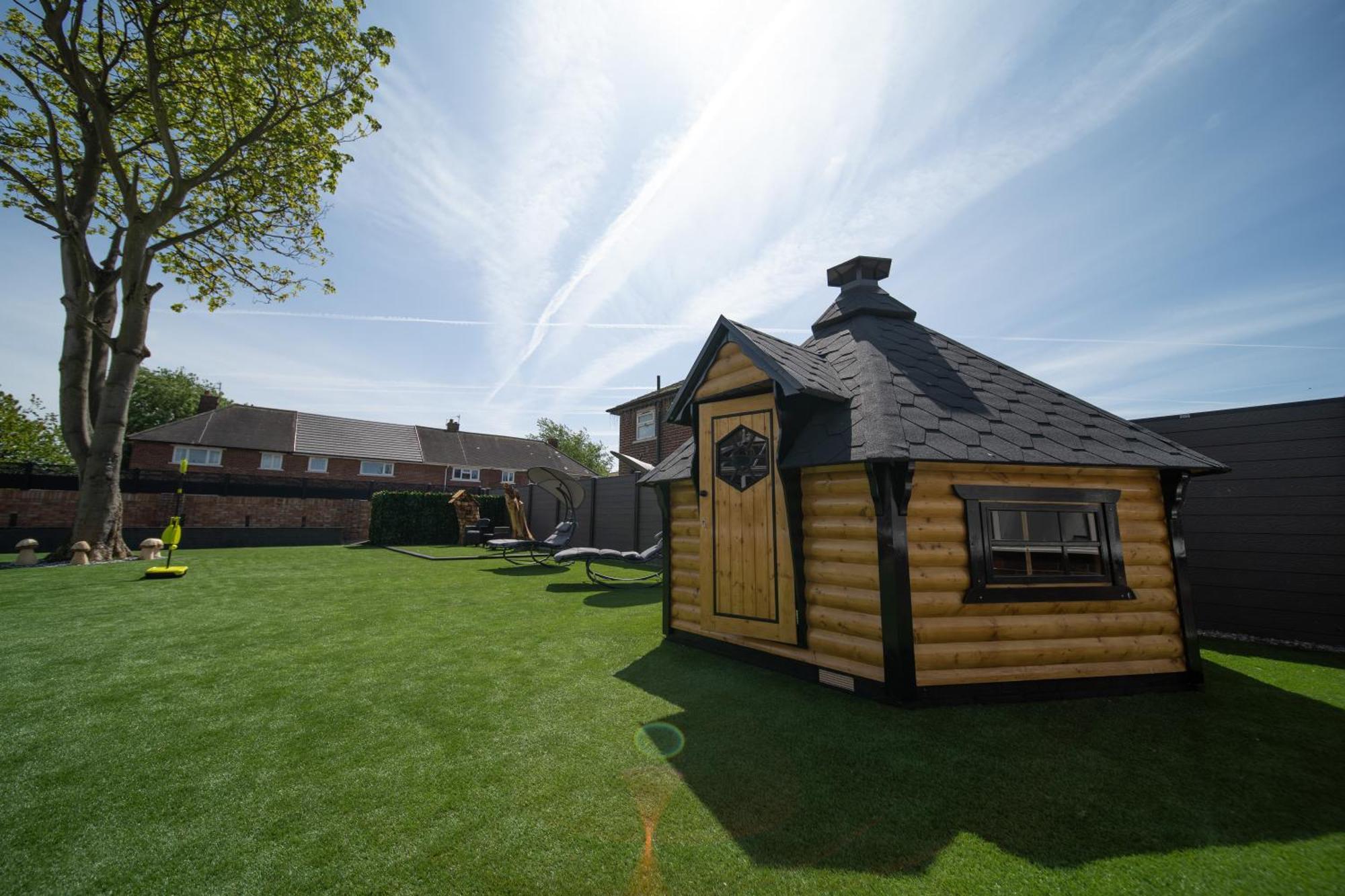 20 Guest Luxury - Private Pool, Hot Tub & Gym Guest house *
