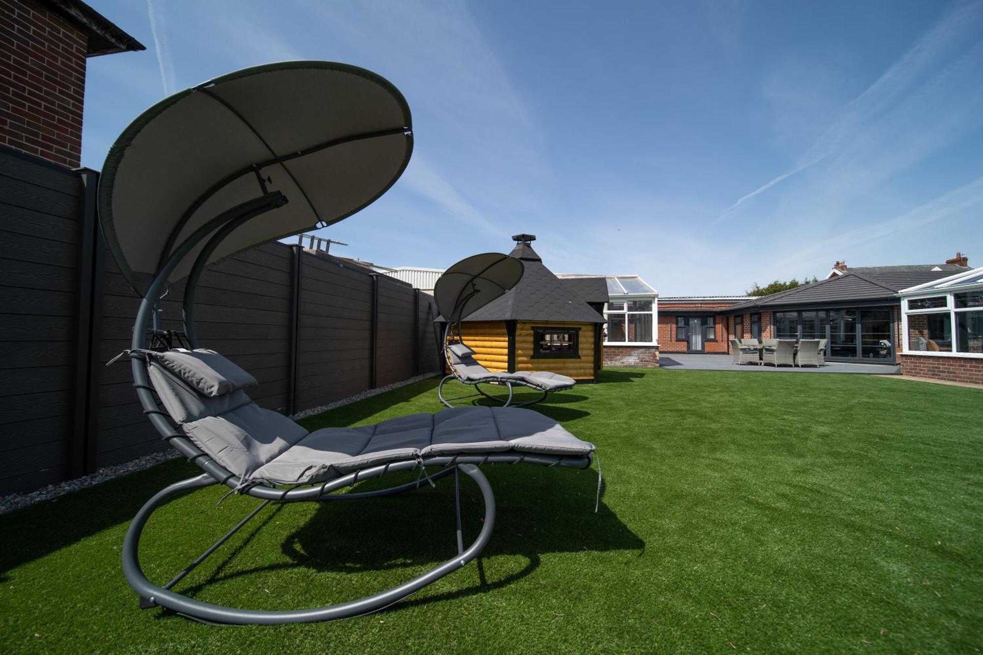 20 Guest Luxury - Private Pool, Hot Tub & Gym * Lytham St Annes