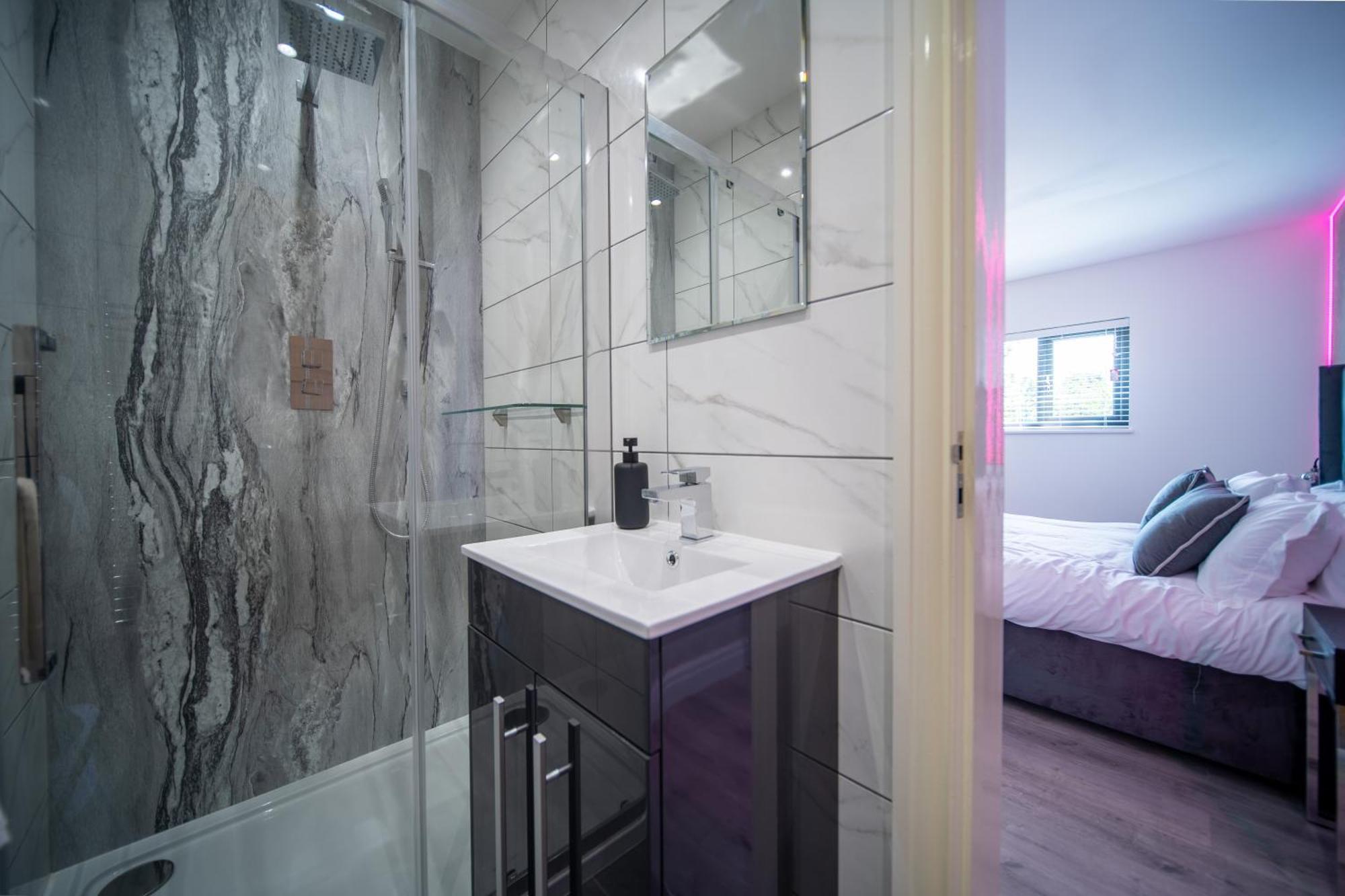 20 Guest Luxury - Private Pool, Hot Tub & Gym *