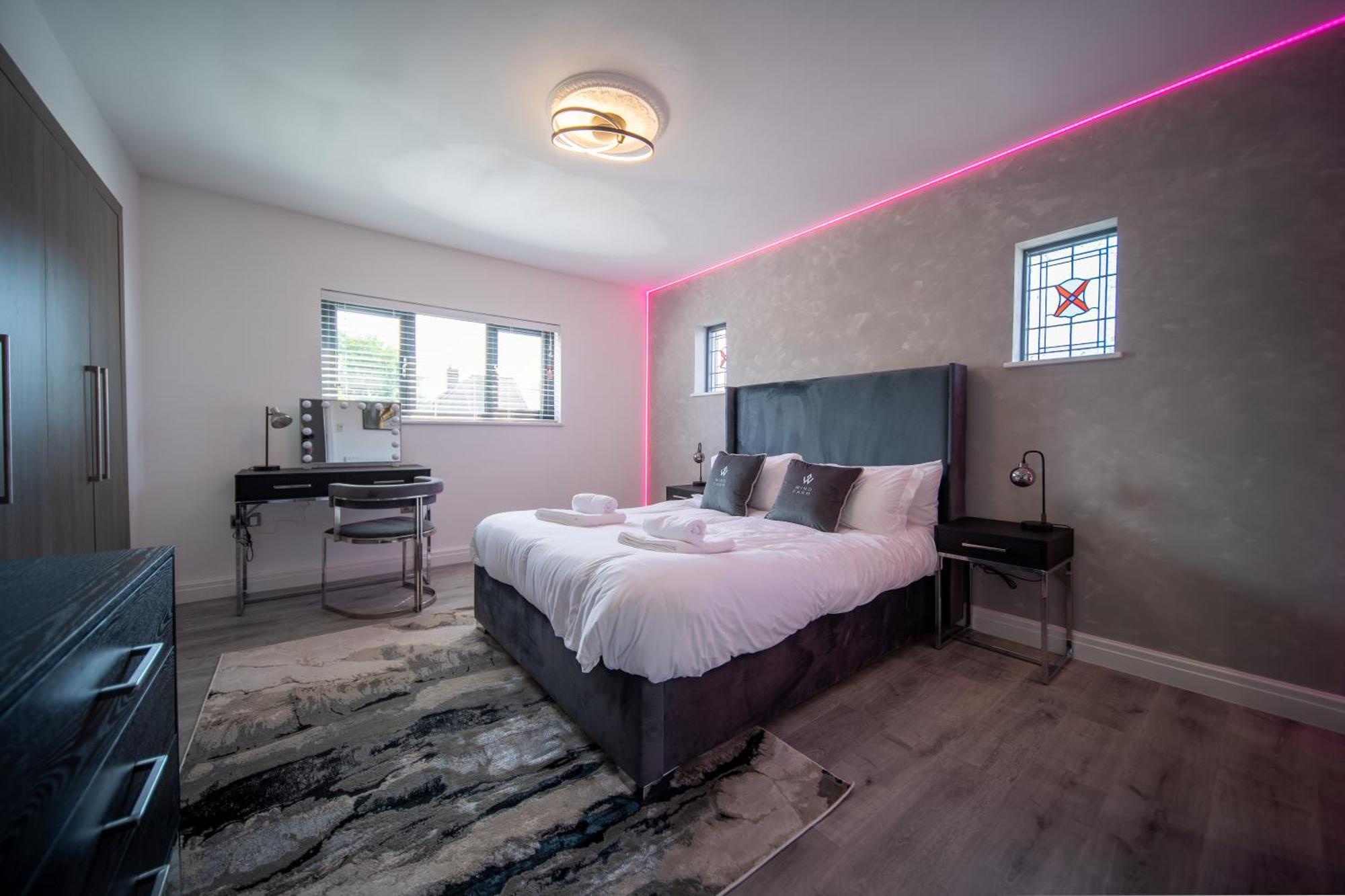 20 Guest Luxury - Private Pool, Hot Tub & Gym * Lytham St Annes