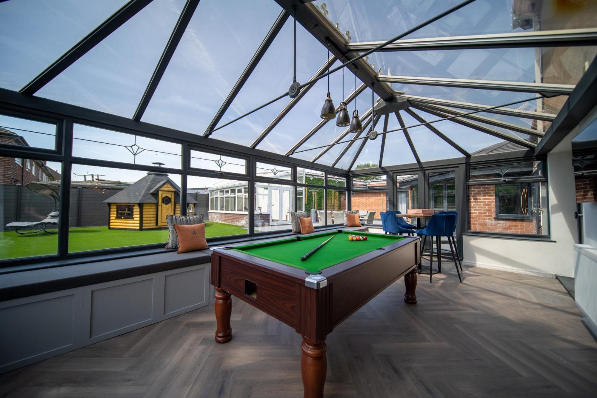20 Guest Luxury - Private Pool, Hot Tub & Gym *