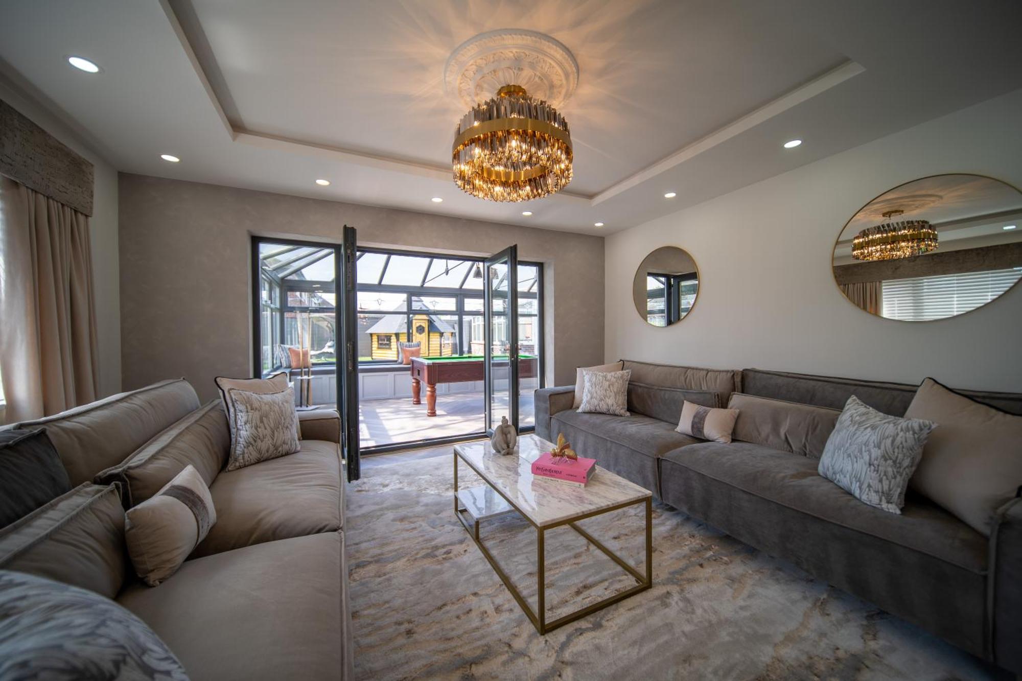 20 Guest Luxury - Private Pool, Hot Tub & Gym *