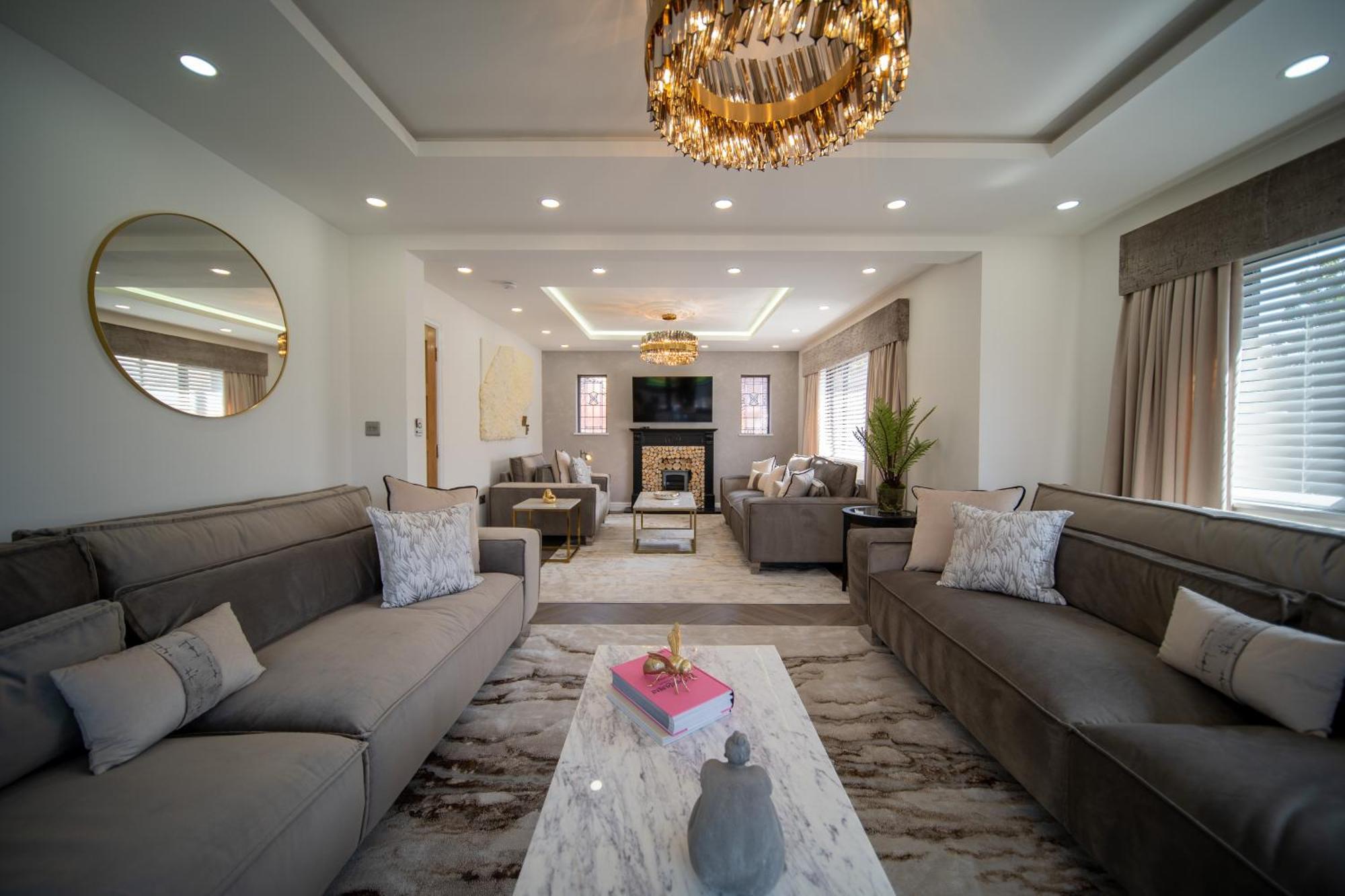 20 Guest Luxury - Private Pool, Hot Tub & Gym * Lytham St Annes