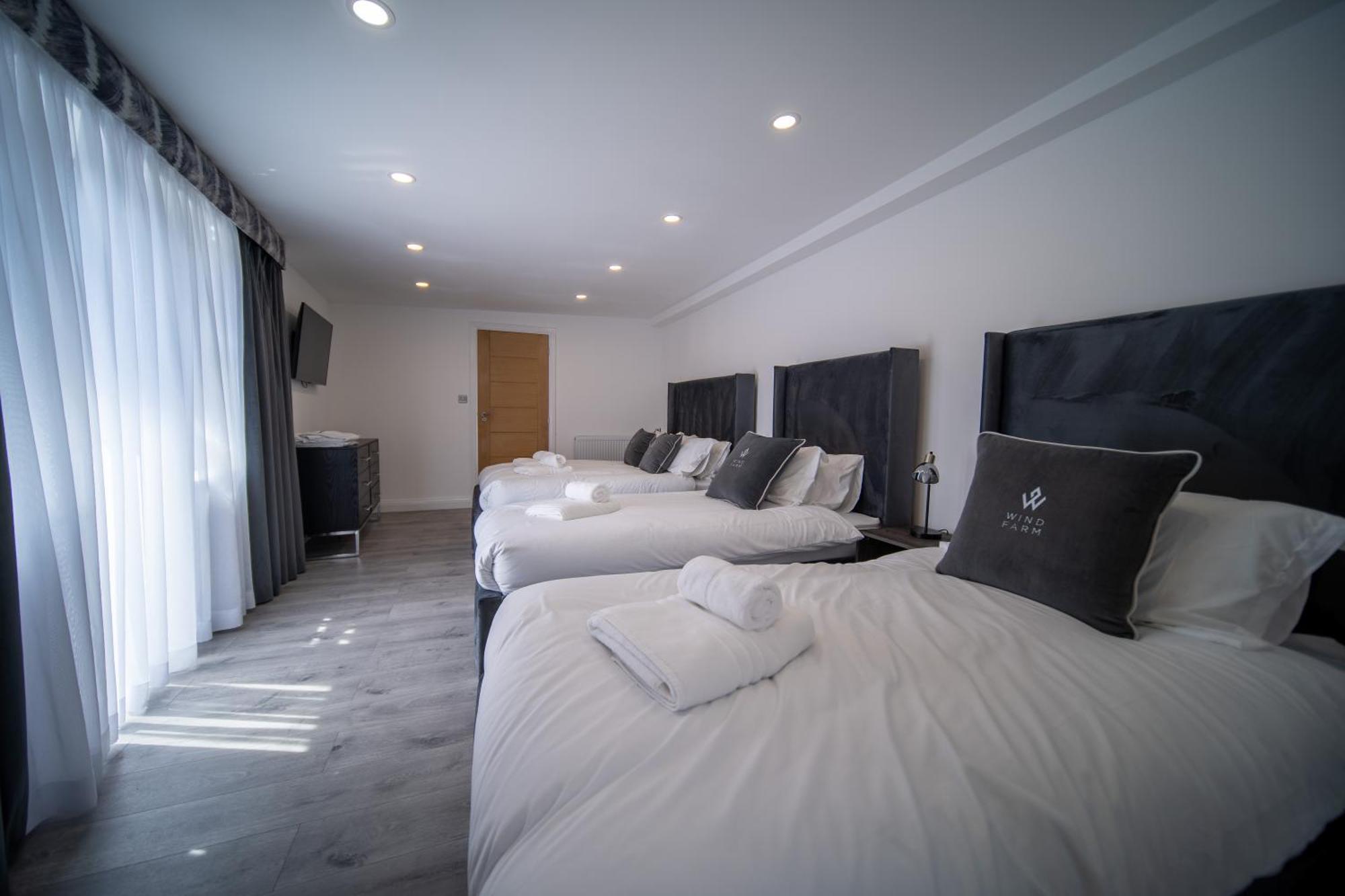 20 Guest Luxury - Private Pool, Hot Tub & Gym