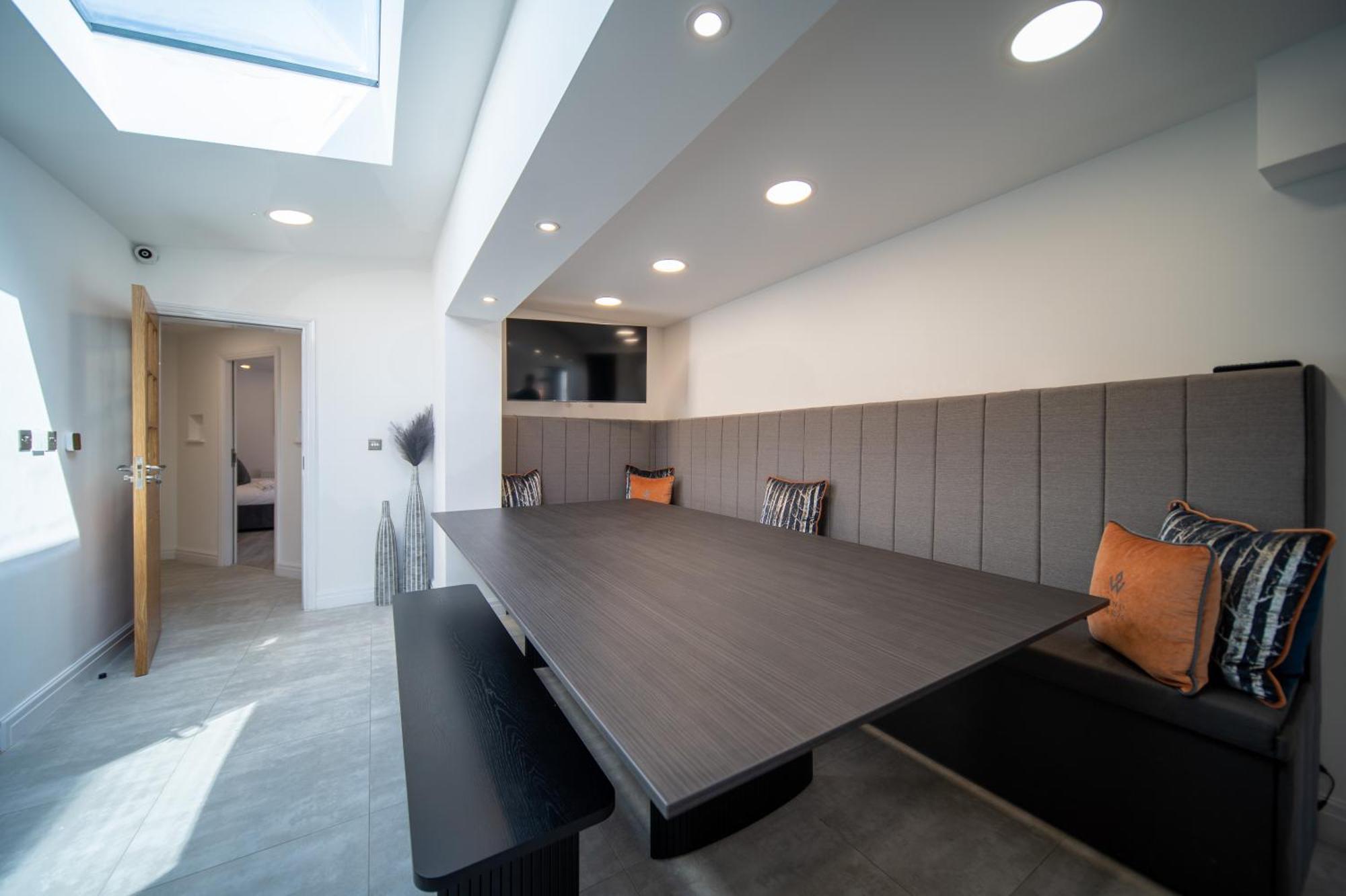 20 Guest Luxury - Private Pool, Hot Tub & Gym