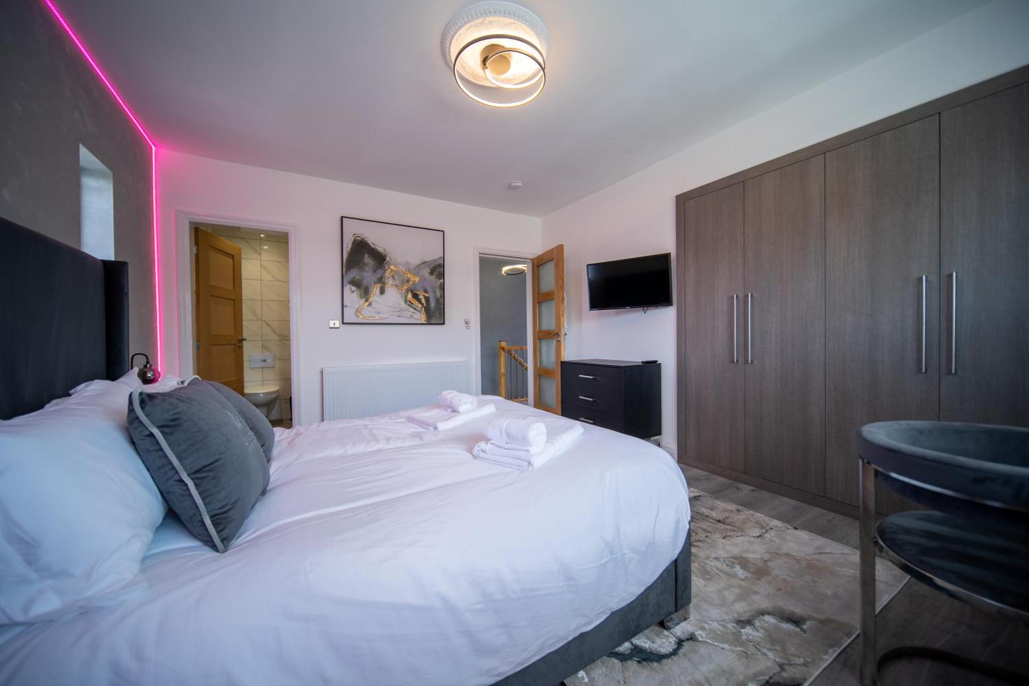 Guest house 20 Guest Luxury - Private Pool, Hot Tub & Gym Lytham St Annes